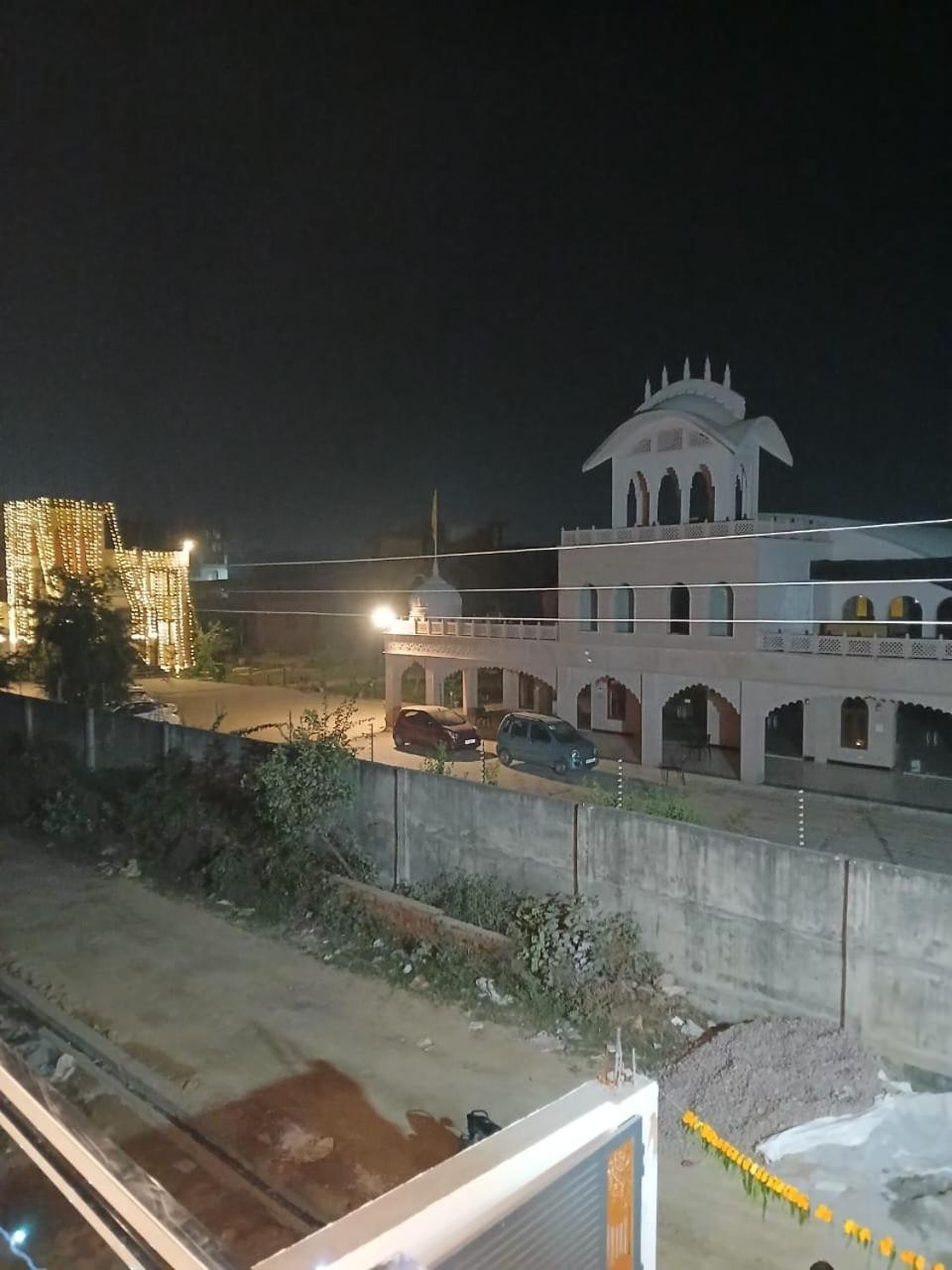 Hotel Jaipur In, Jatipura Parikrama Marg Near Mukharvind Temple Govardhan Exterior photo