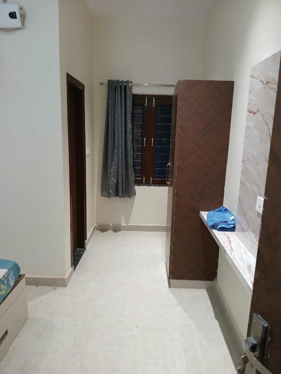 Hotel Jaipur In, Jatipura Parikrama Marg Near Mukharvind Temple Govardhan Exterior photo
